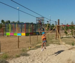  saltare sulla zip line 